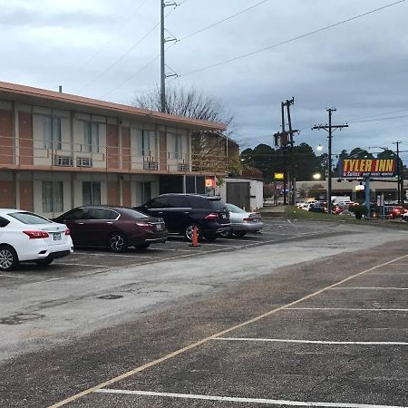 Tyler Inn & Suites Exterior foto